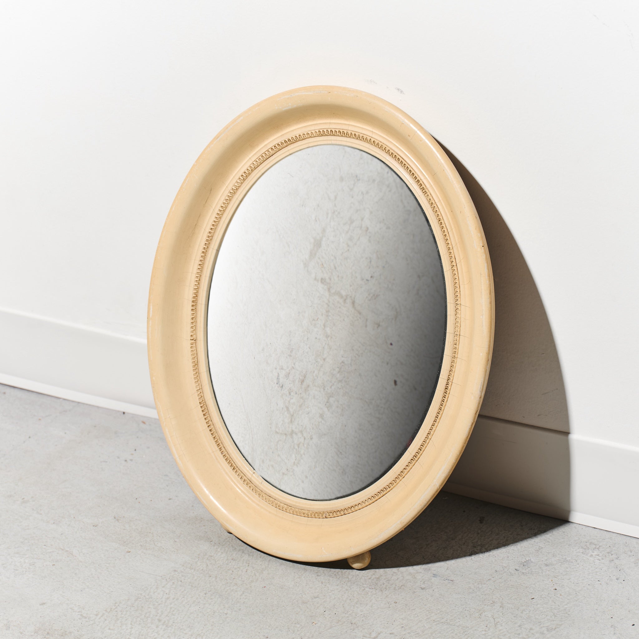 Cream Oval Table-top / Wall Mirror