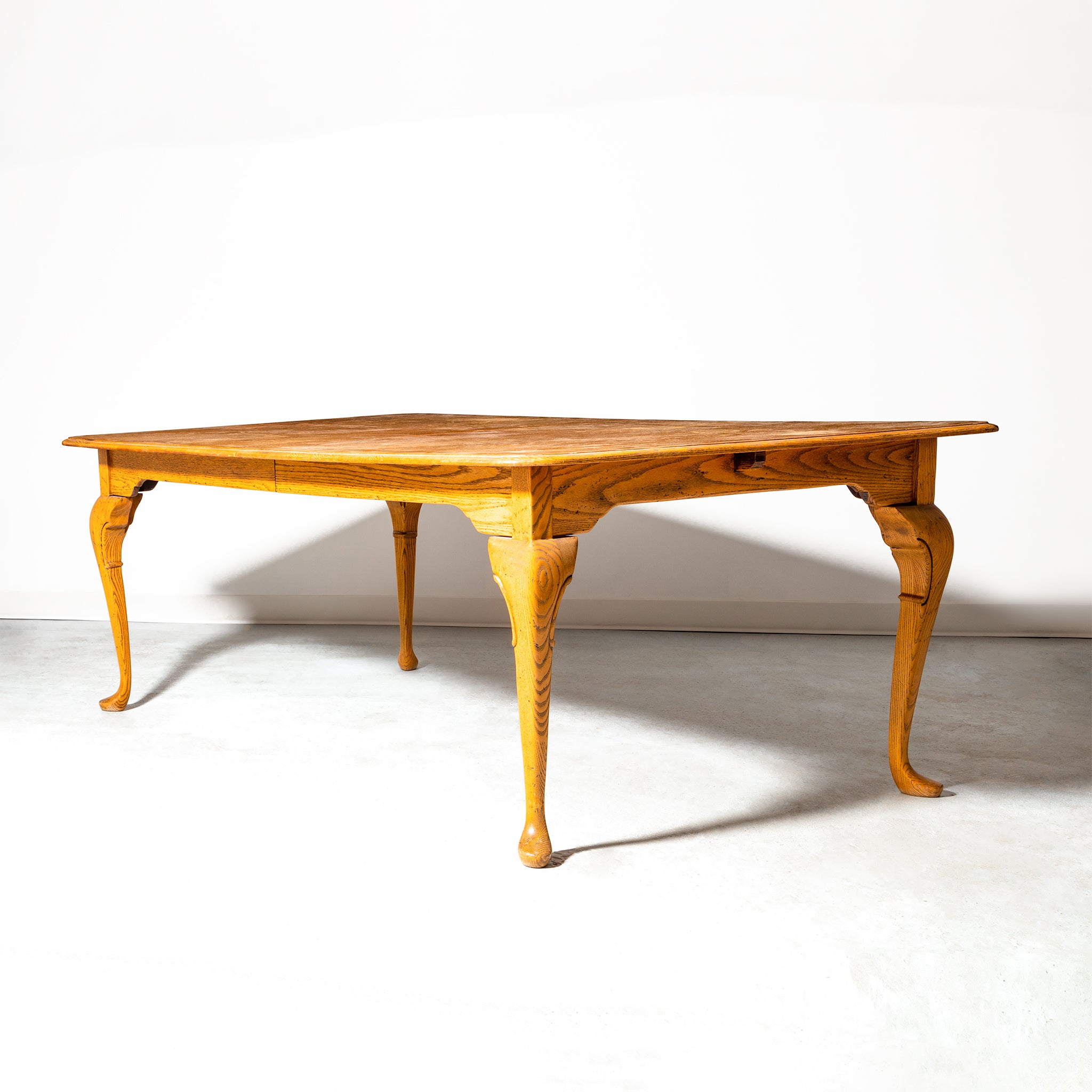 Maple wood, Colonial circa 1950s Cushman extension dining table