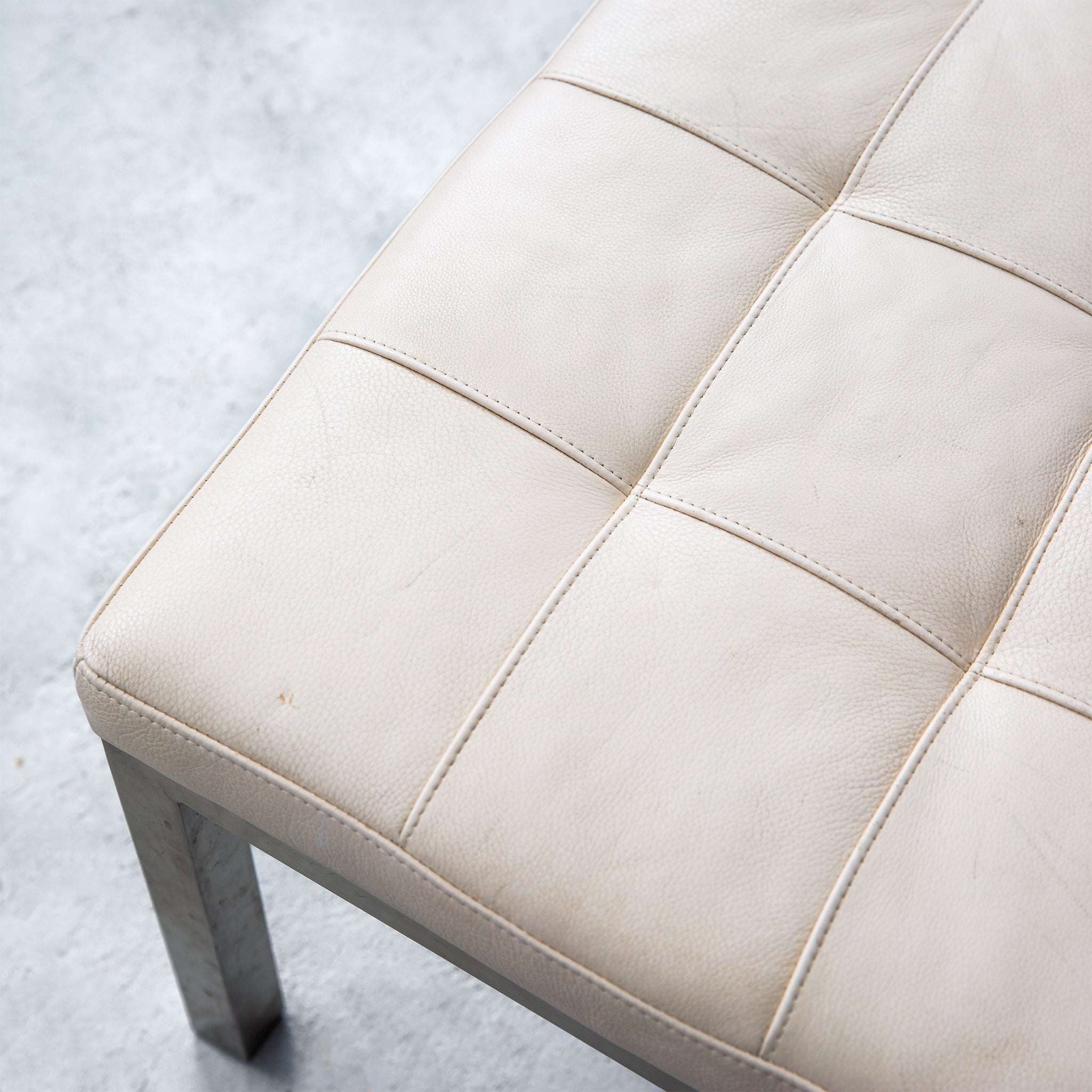 Modern Room and Board White Leather Daybed Chaise Lounge Chair