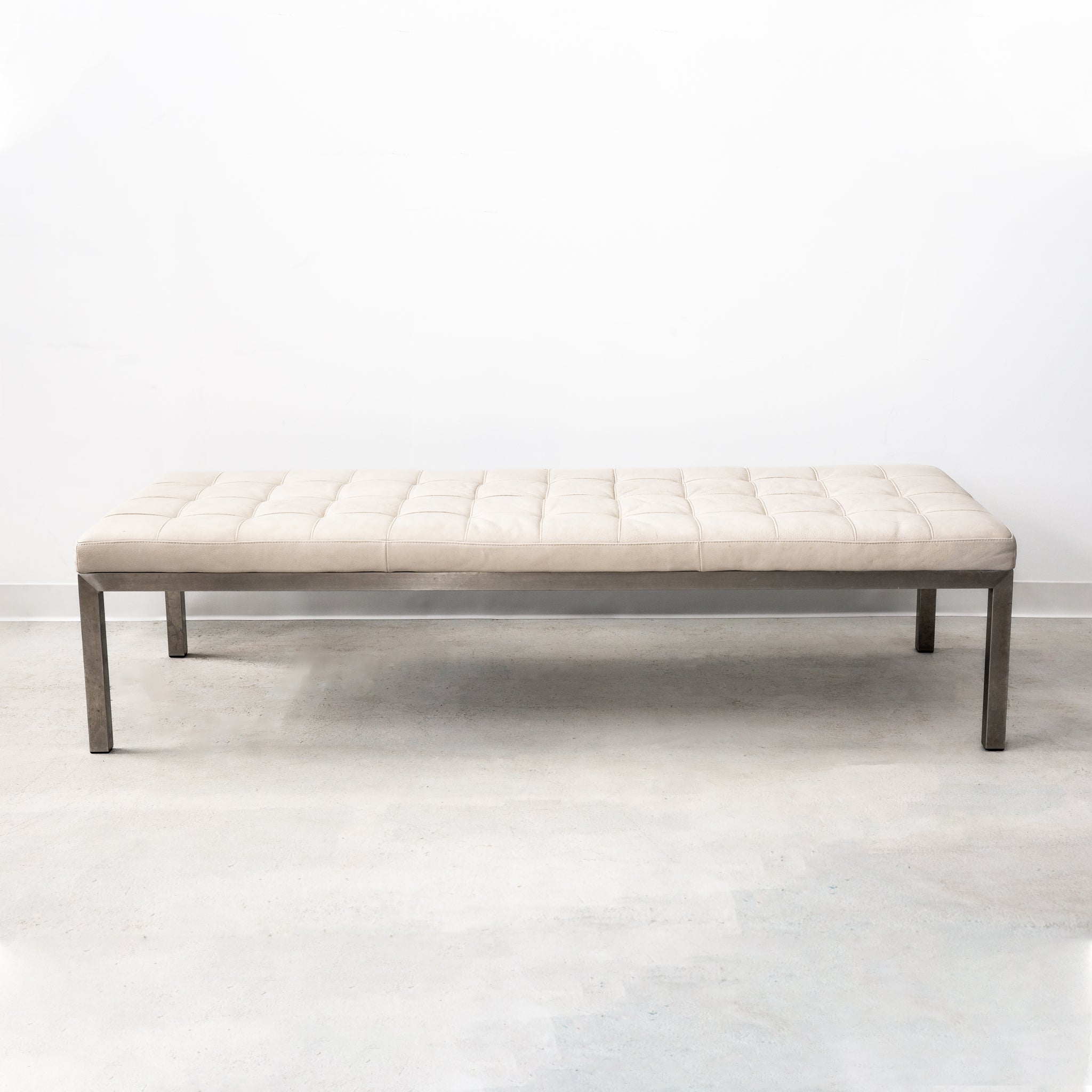 Modern Room and Board White Leather Daybed Chaise Lounge Chair