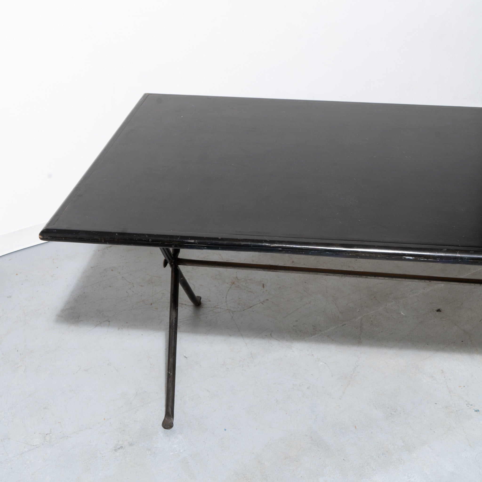 Black X-leg table