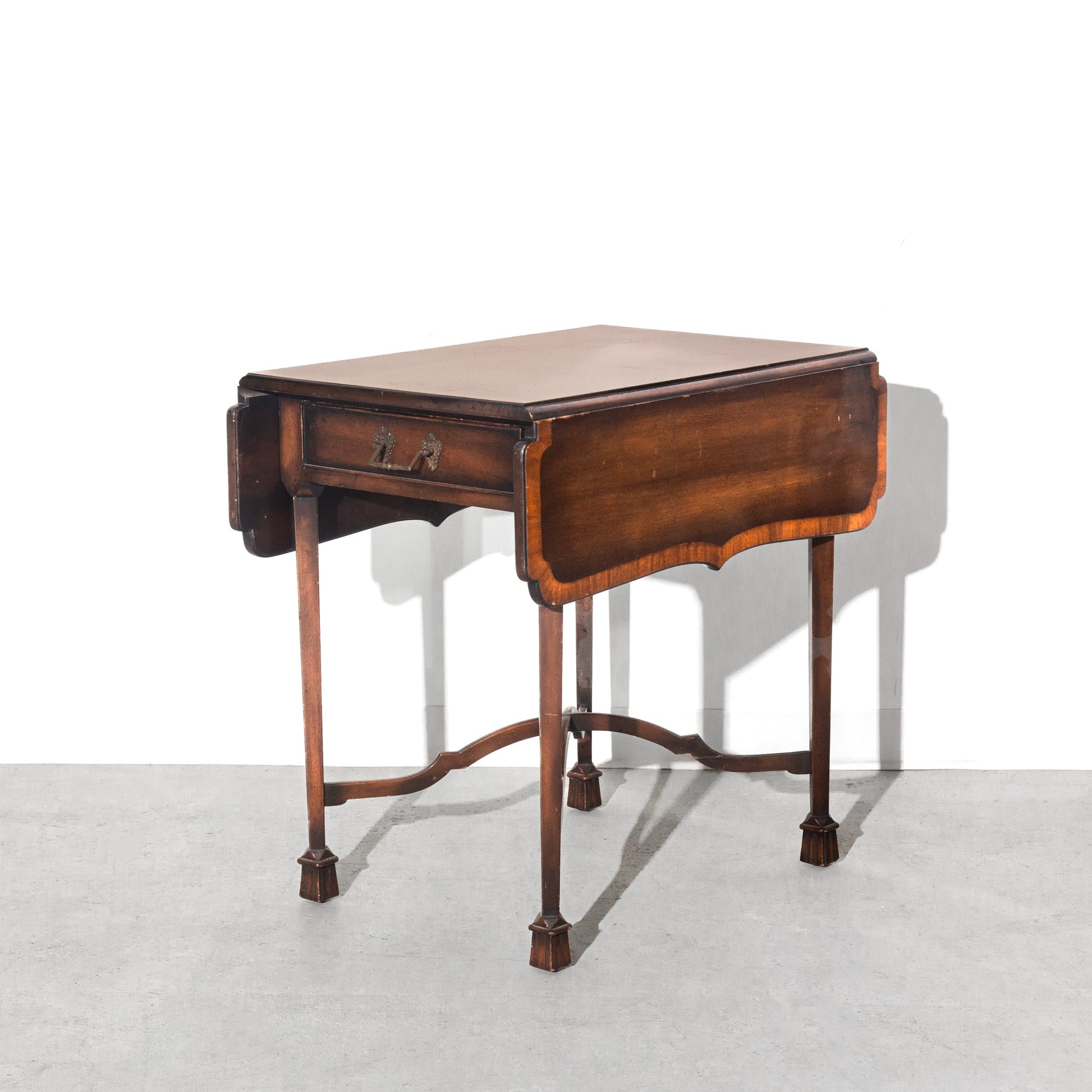 Vintage  Antique Classic Drop-Leaf Pembroke Wooden Dining Table