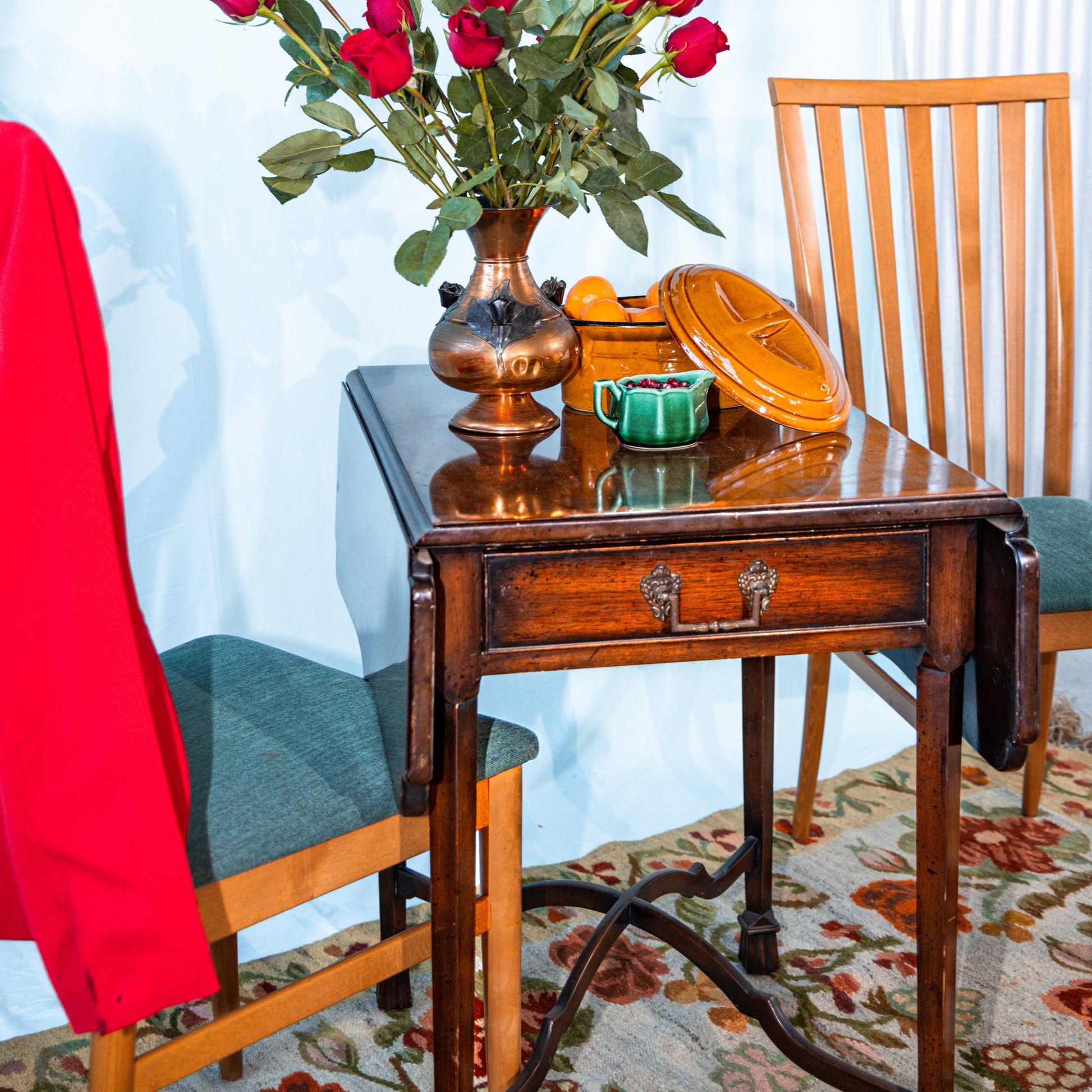 Vintage  Antique Classic Drop-Leaf Pembroke Wooden Dining Table